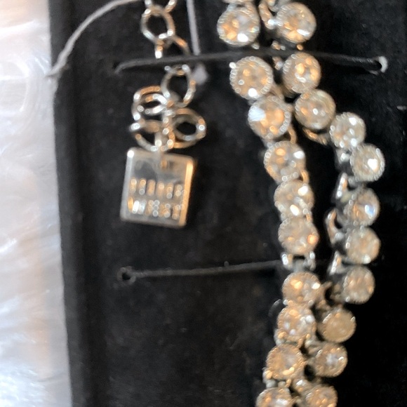 Classy & Beautiful Nine West Diamond like rhinestone choker necklace - Picture 4 of 8